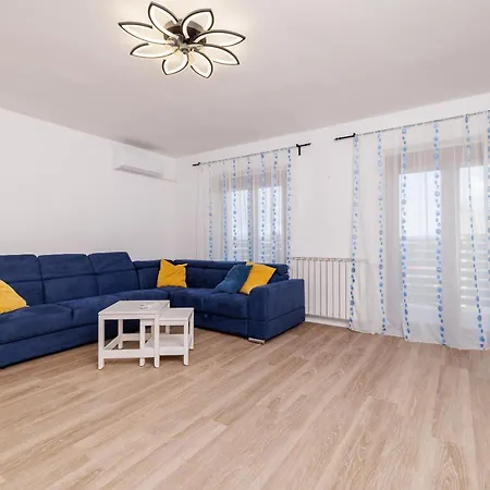 Mediteran アパート