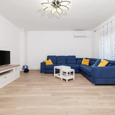 Mediteran * ツリクヴェニツァ