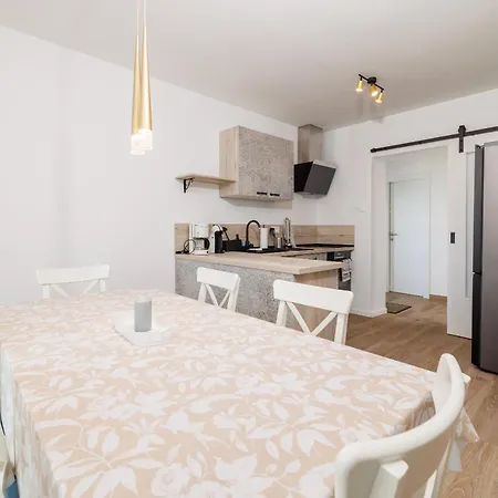 Mediteran 아파트 크리크베니카